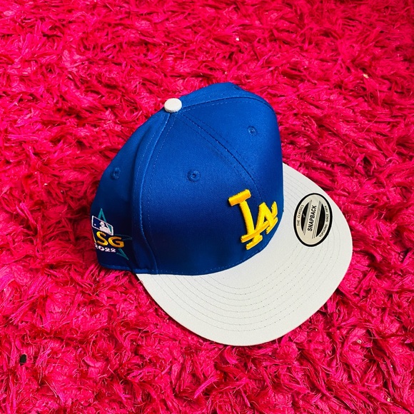 Hat - Picture 1 of 2